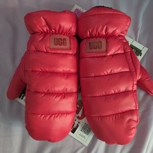 UGG Pink Hibiscus Mittens Women/teens
